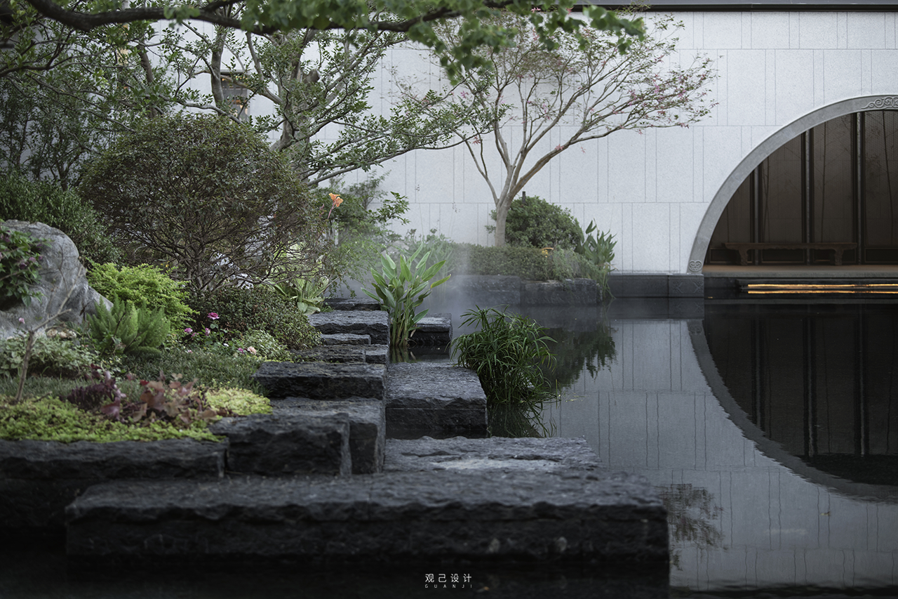 別墅庭院花園景觀的設(shè)計(jì)施工特點(diǎn)有哪些？